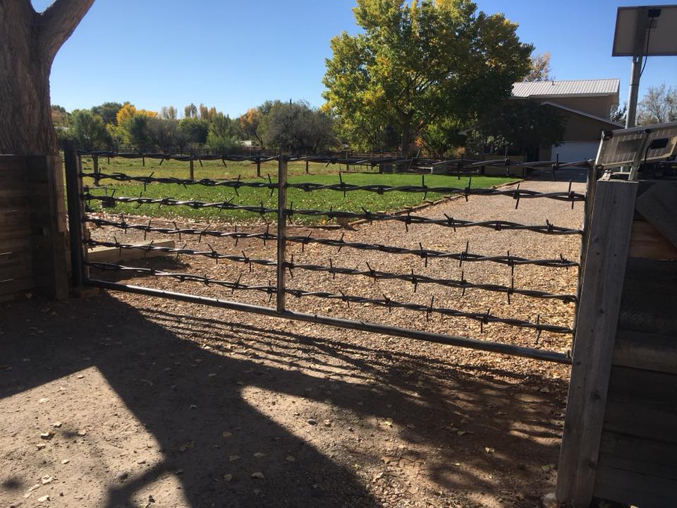 Gates Big Barb Wire Home Garden Decorative Fencing USA Steel Ranch Railing 